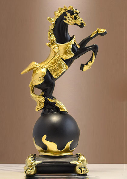 GOLDEN BLACK HORSE RESIN