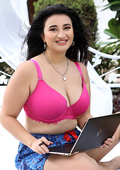 Heavy Breast Girl Wearing Bra